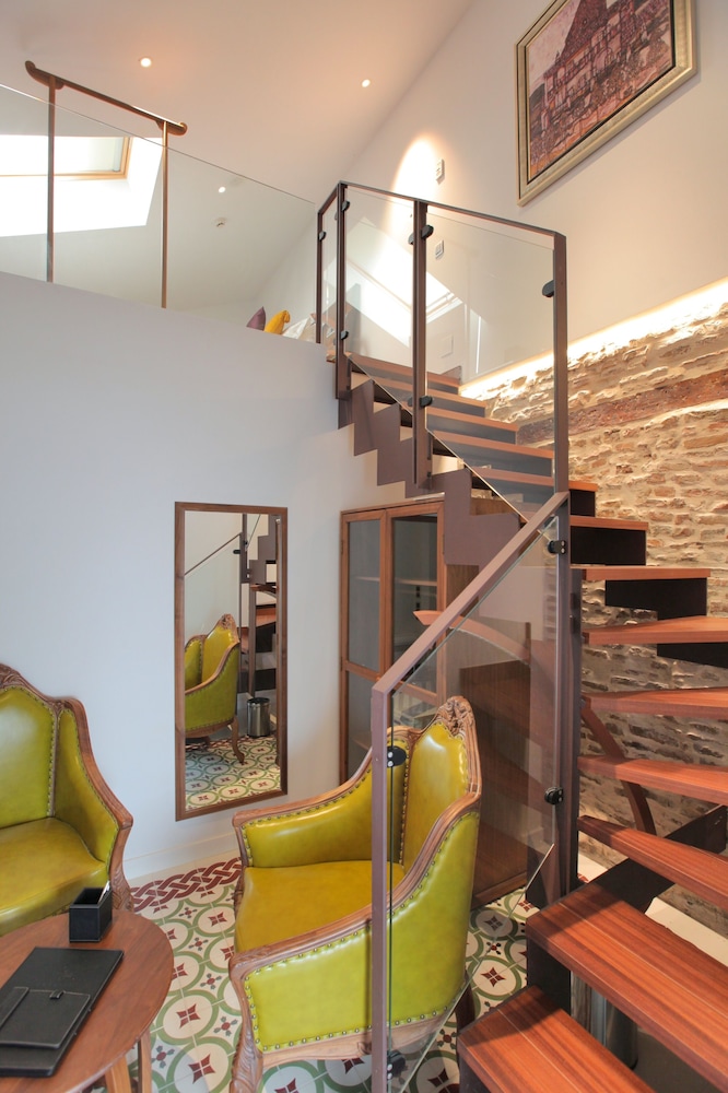 Anahita Boutique Hotel