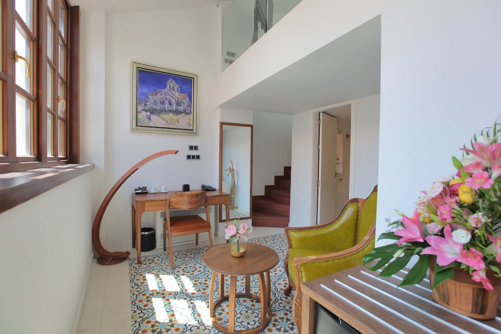 Anahita Boutique Hotel