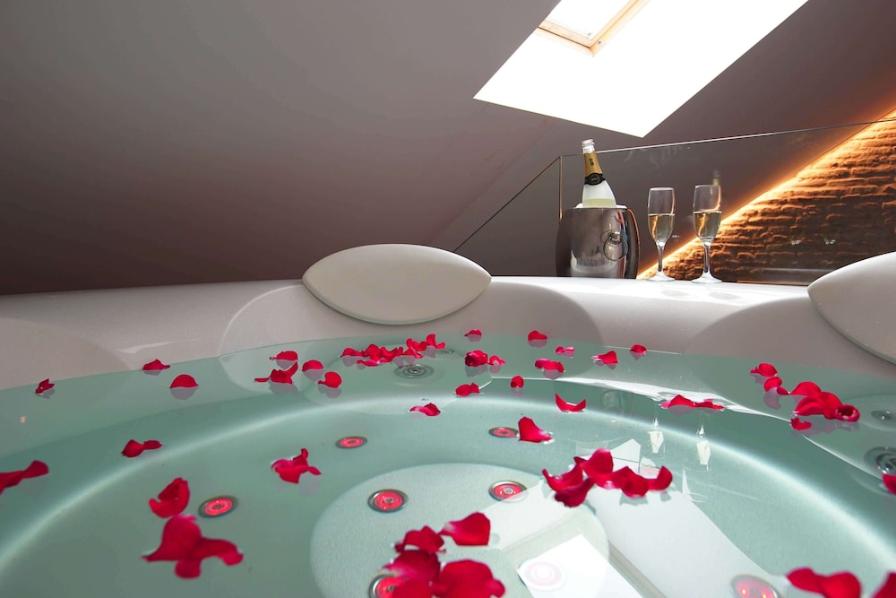 Anahita Boutique Hotel