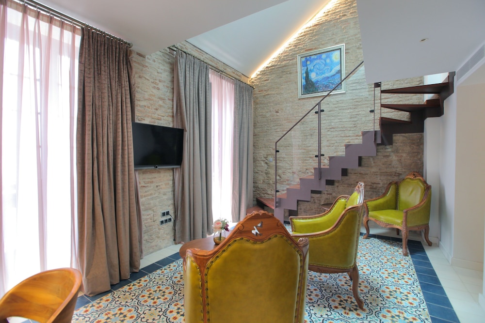 Anahita Boutique Hotel