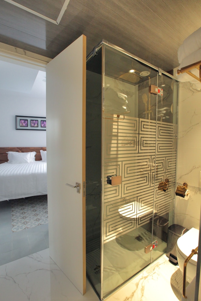 Anahita Boutique Hotel