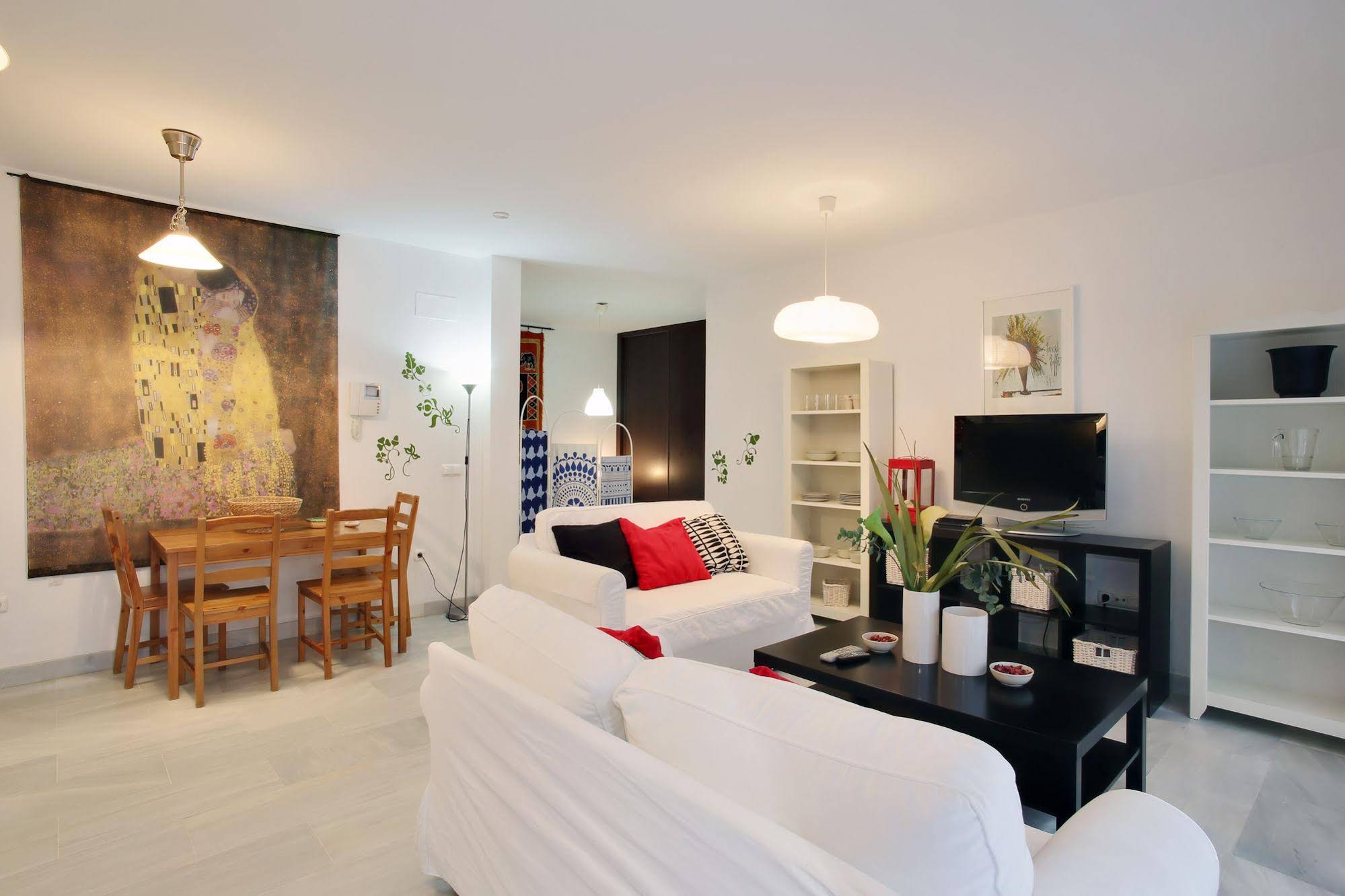 Apartamentos Doña Elvira Carreteria