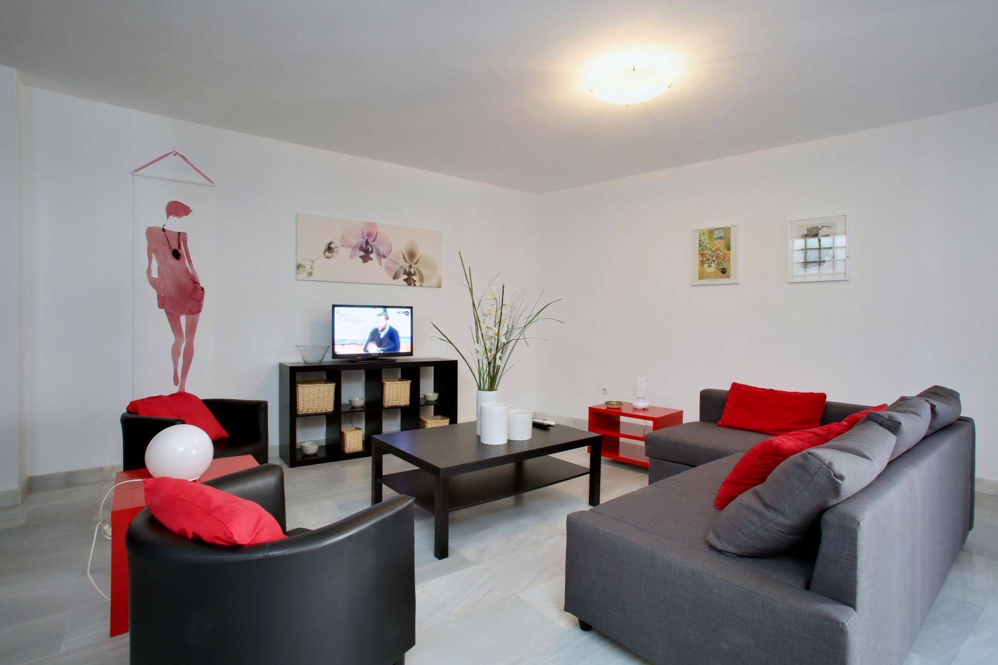 Apartamentos Doña Elvira Carreteria