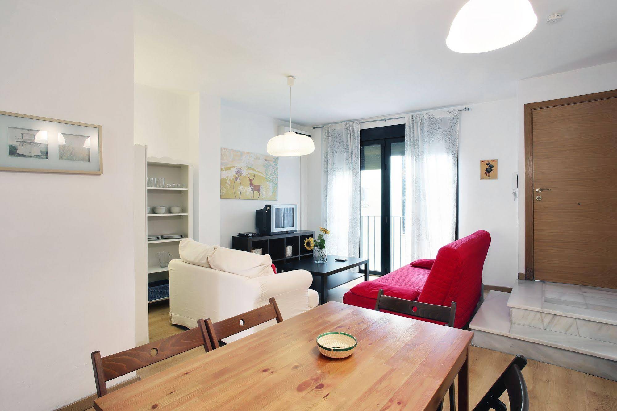 Apartamentos Doña Elvira Carreteria