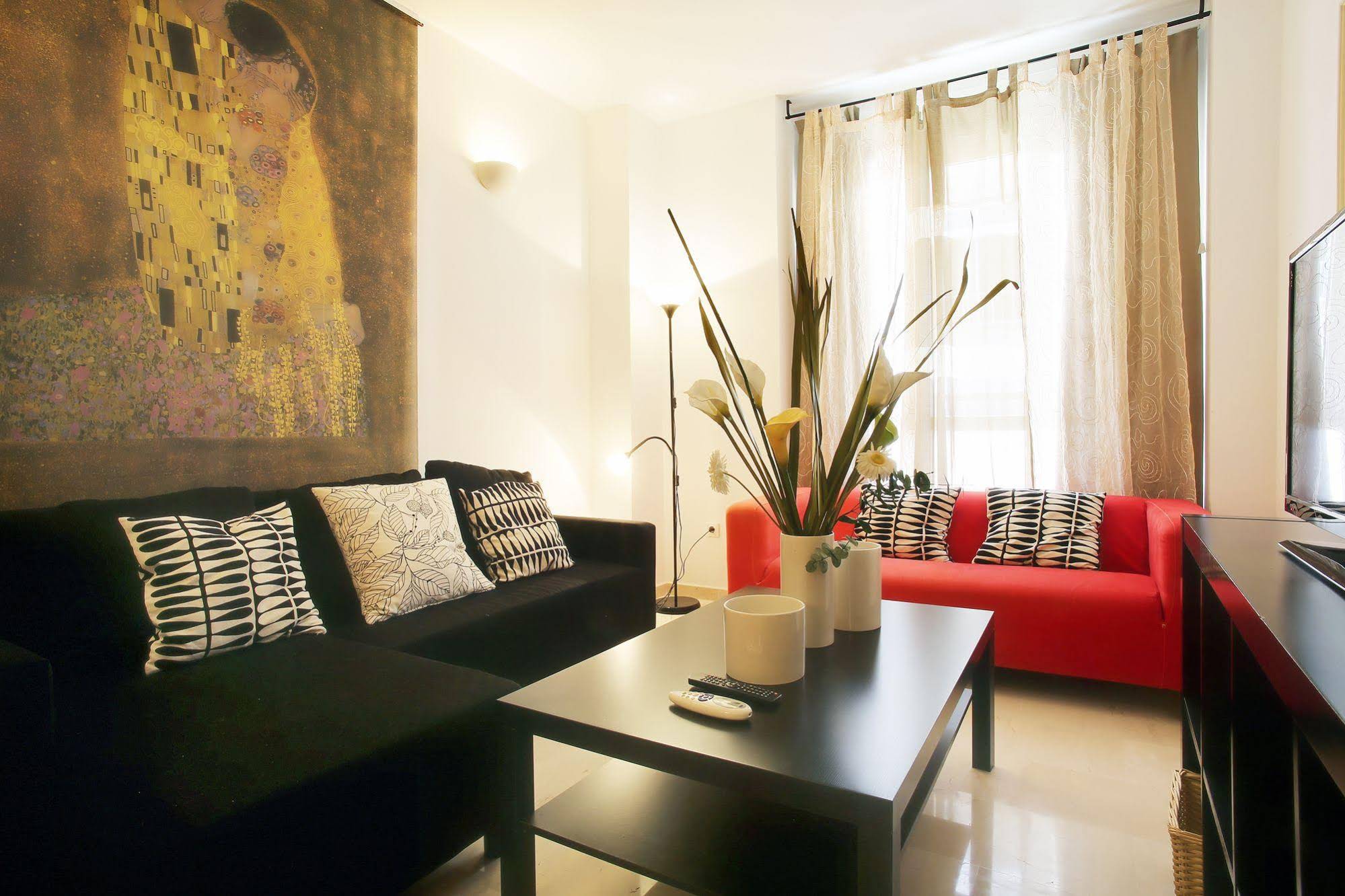 Apartamentos Doña Elvira Carreteria