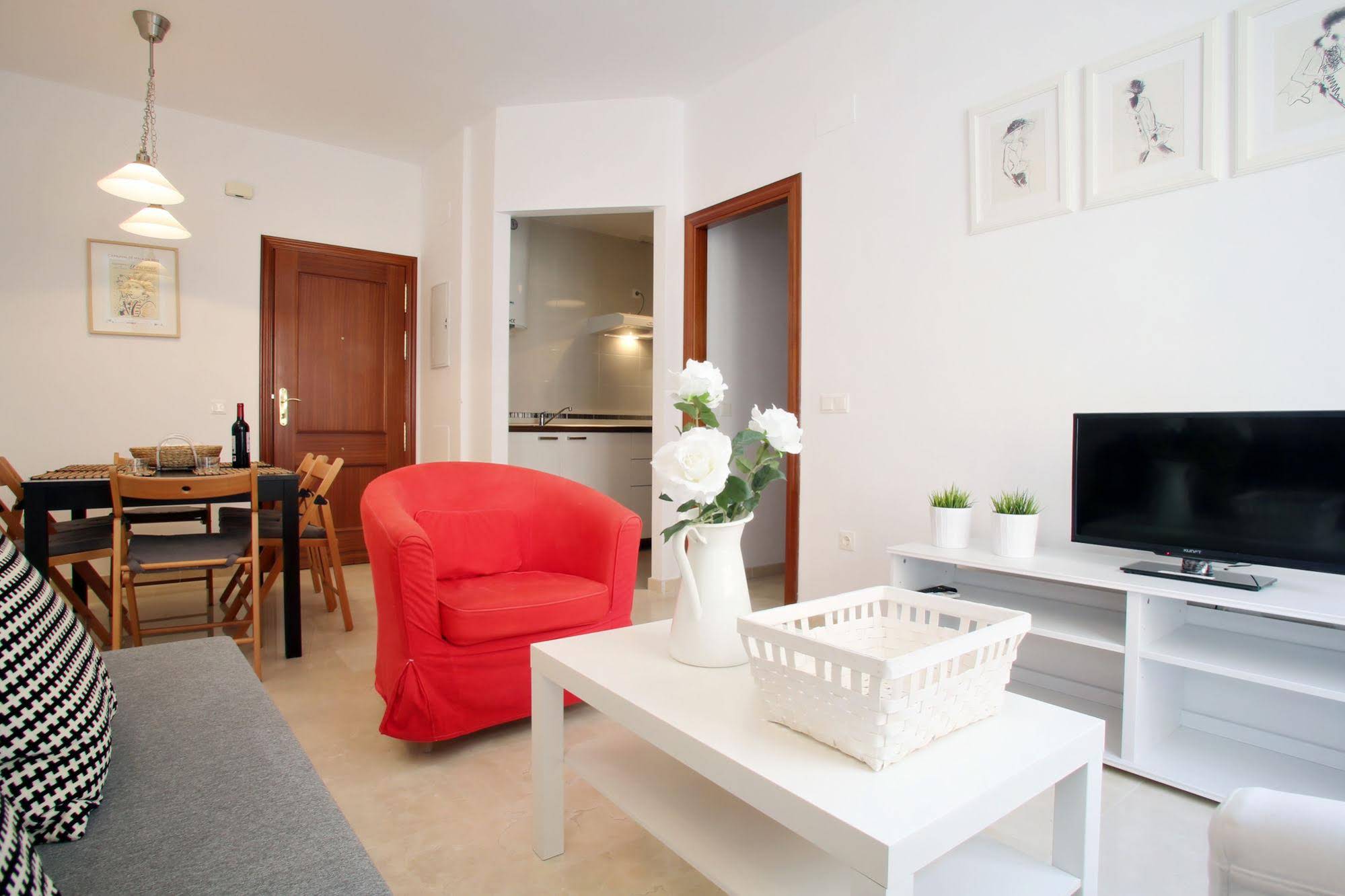 Apartamentos Doña Elvira Carreteria
