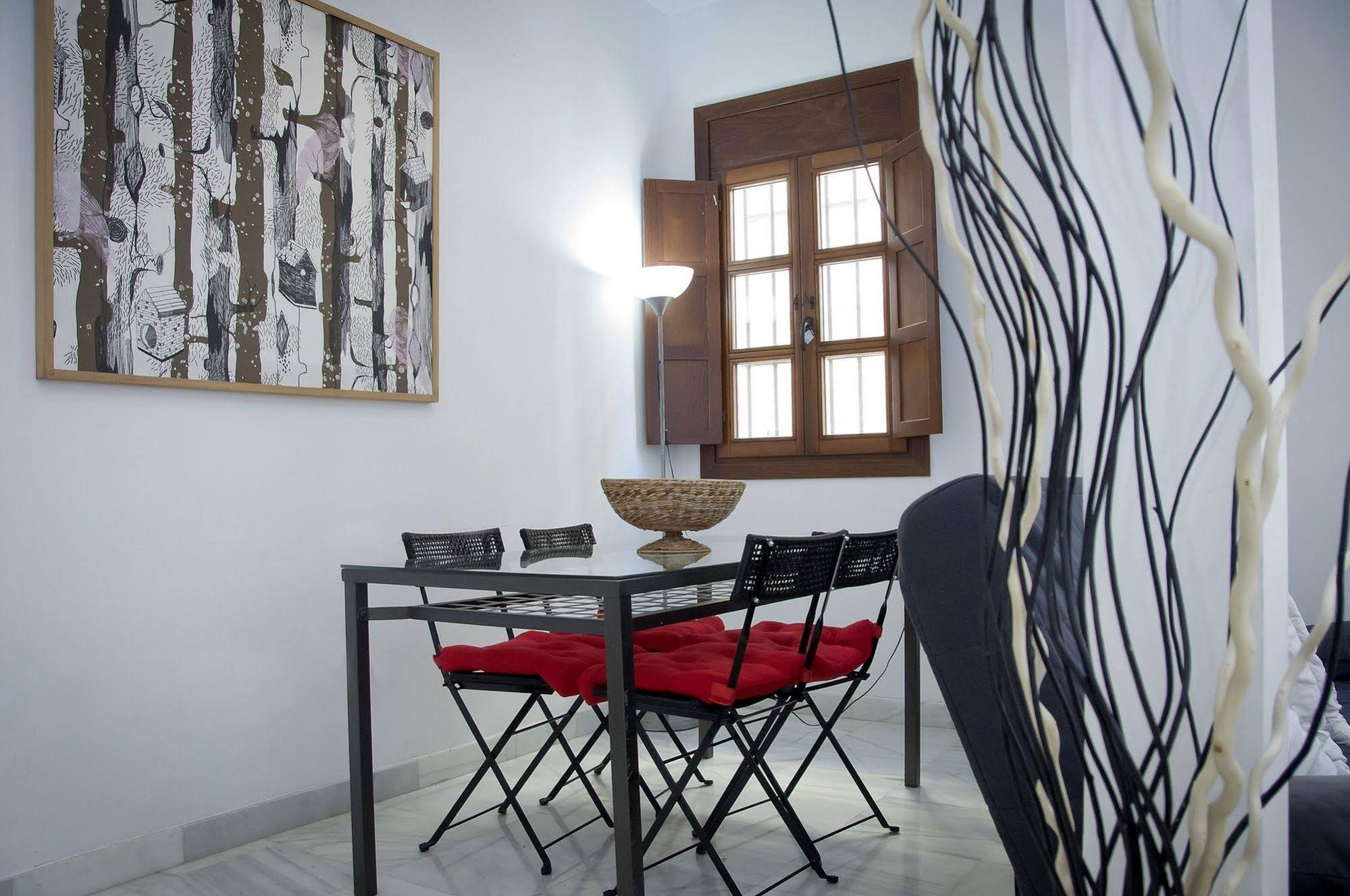 Apartamentos Doña Elvira Carreteria