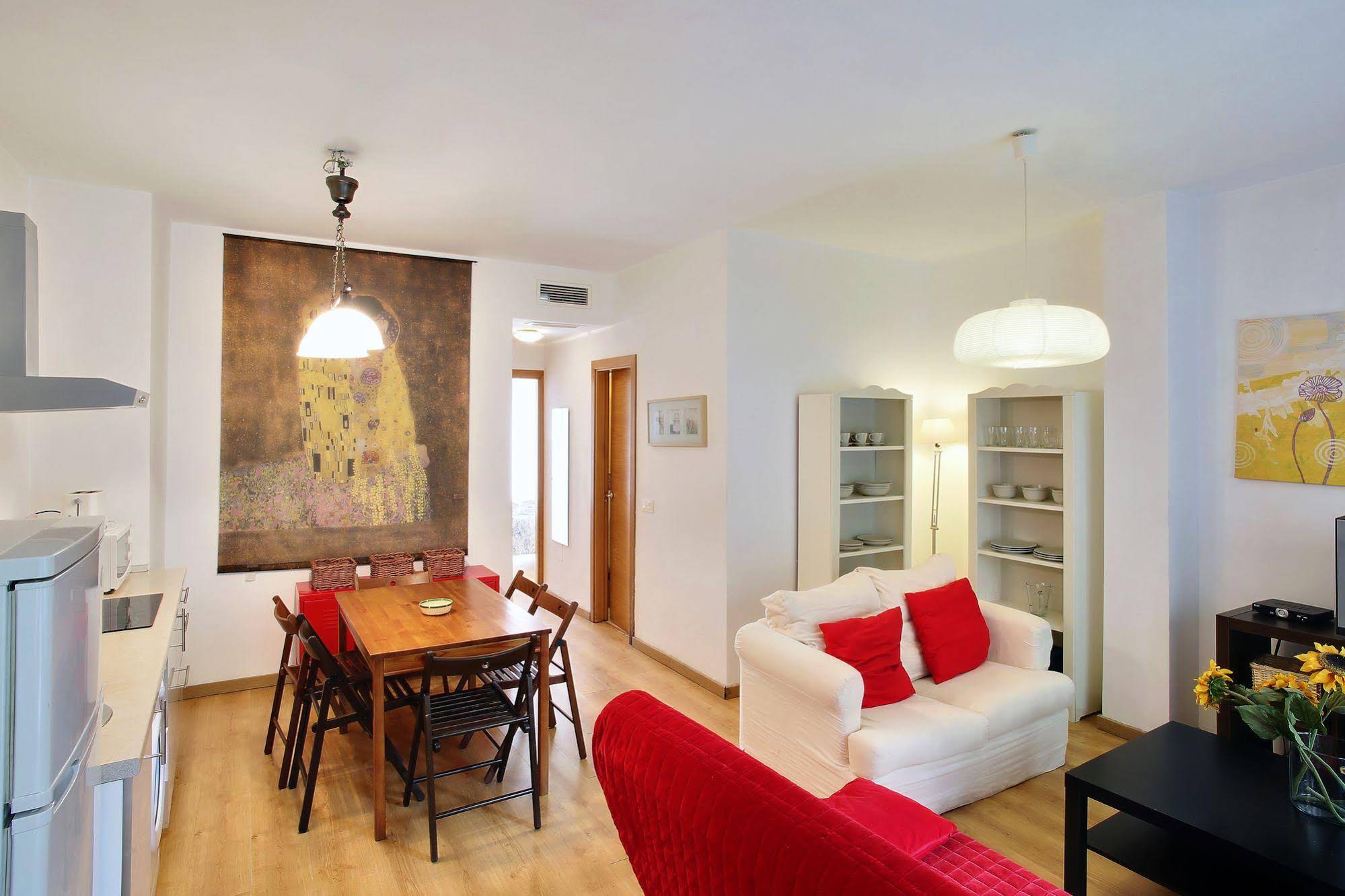 Apartamentos Doña Elvira Carreteria