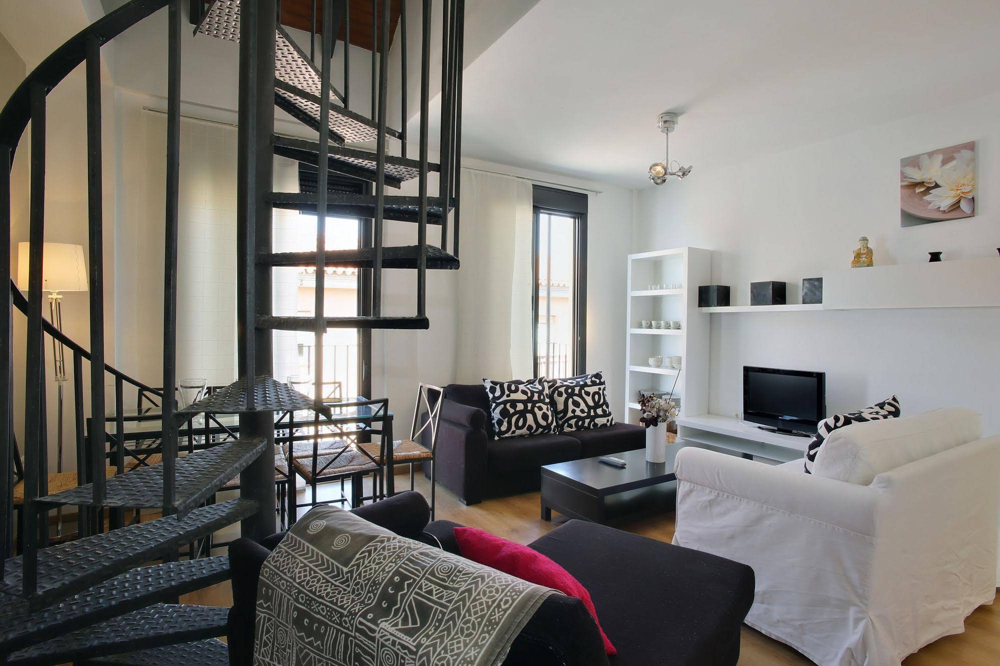 Apartamentos Doña Elvira Carreteria