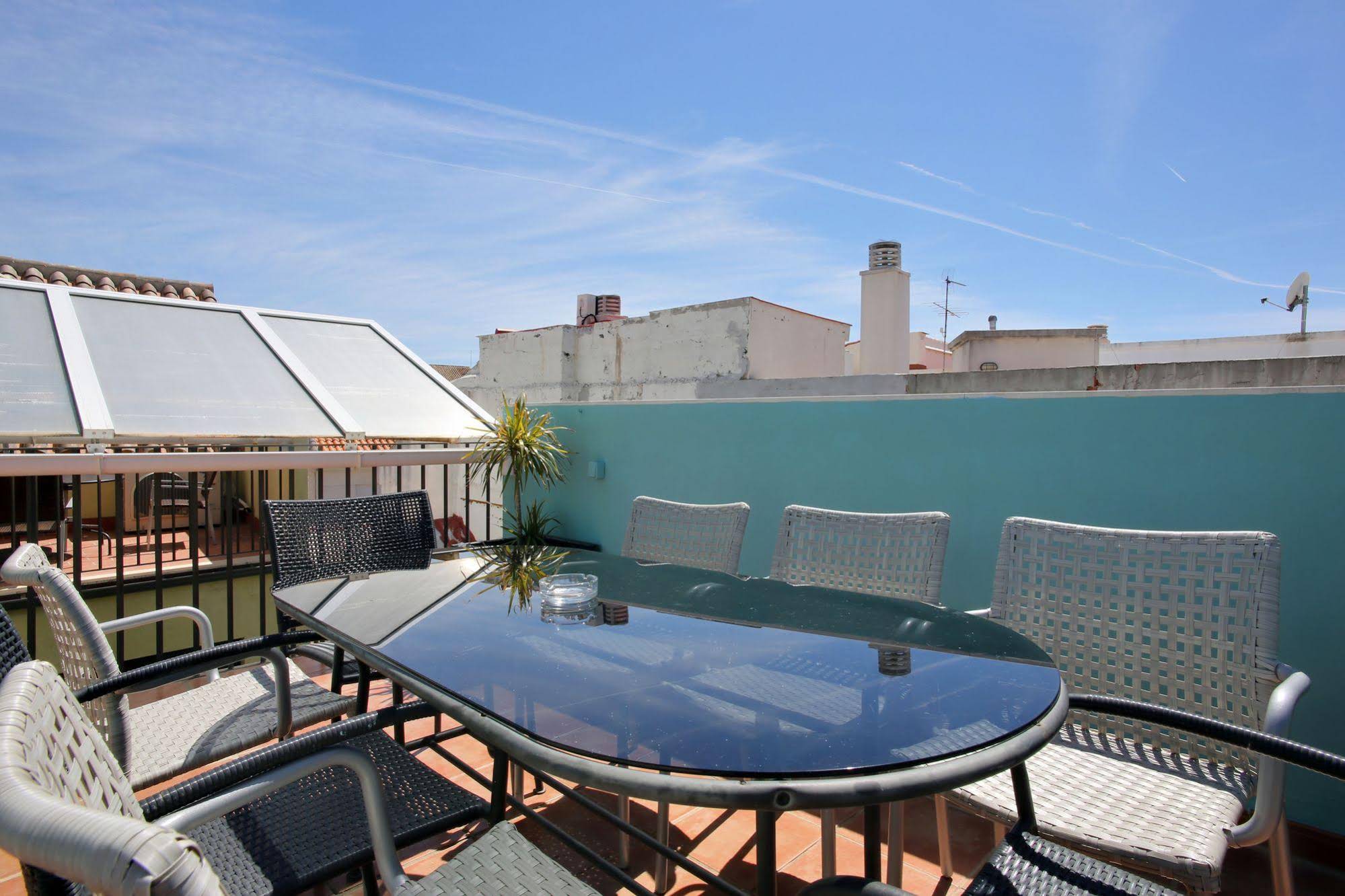 Apartamentos Doña Elvira Carreteria
