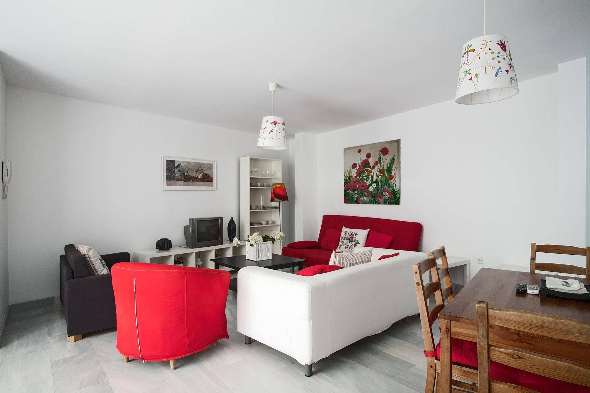 Apartamentos Doña Elvira Carreteria