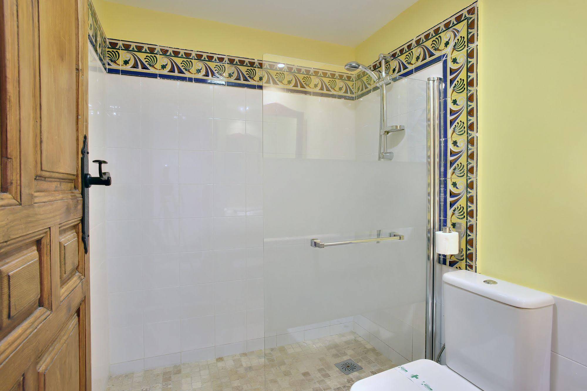 Apartamentos Doña Elvira Carreteria