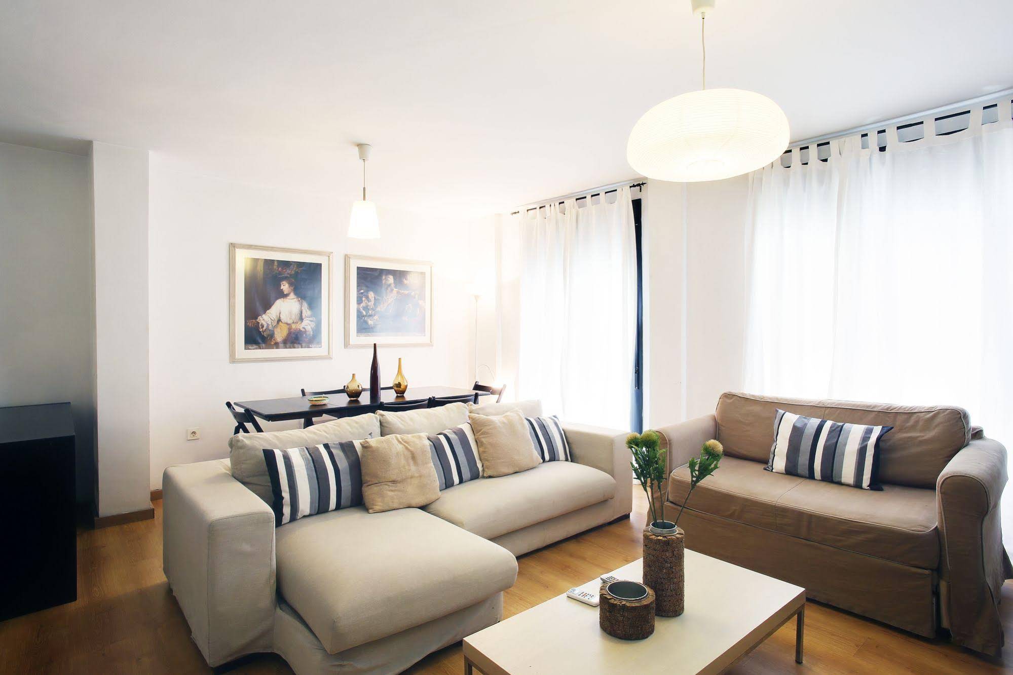 Apartamentos Doña Elvira Carreteria