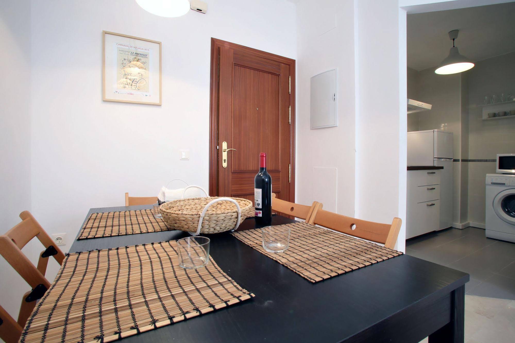 Apartamentos Doña Elvira Carreteria