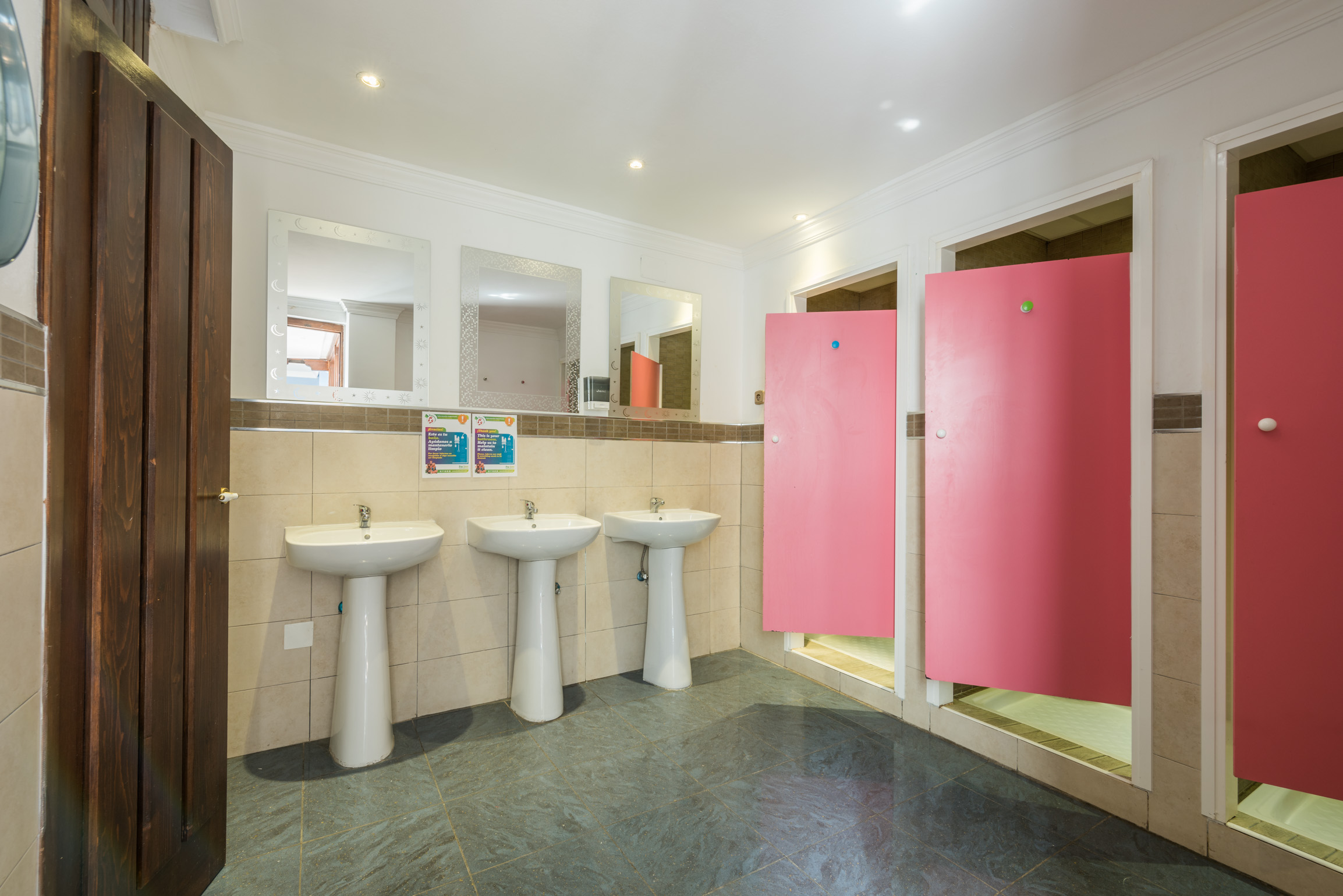 Feel Hostel City Center