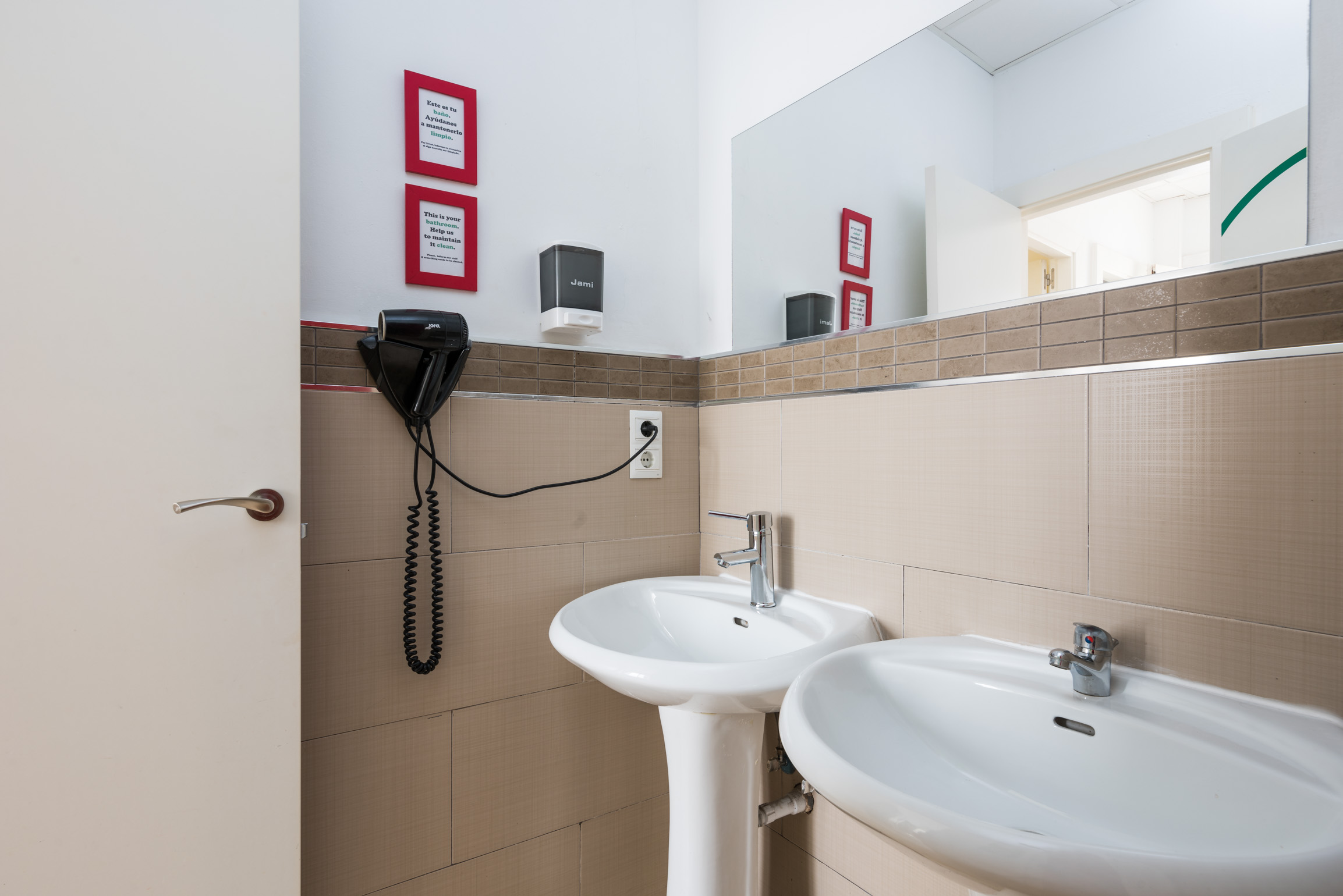 Feel Hostel City Center