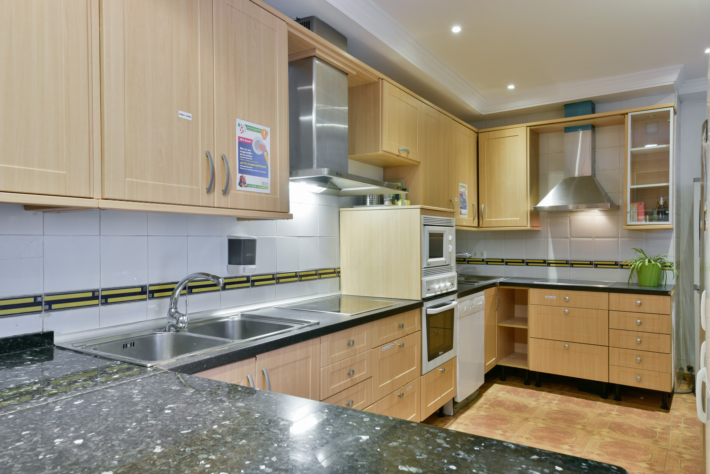 Feel Hostel City Center