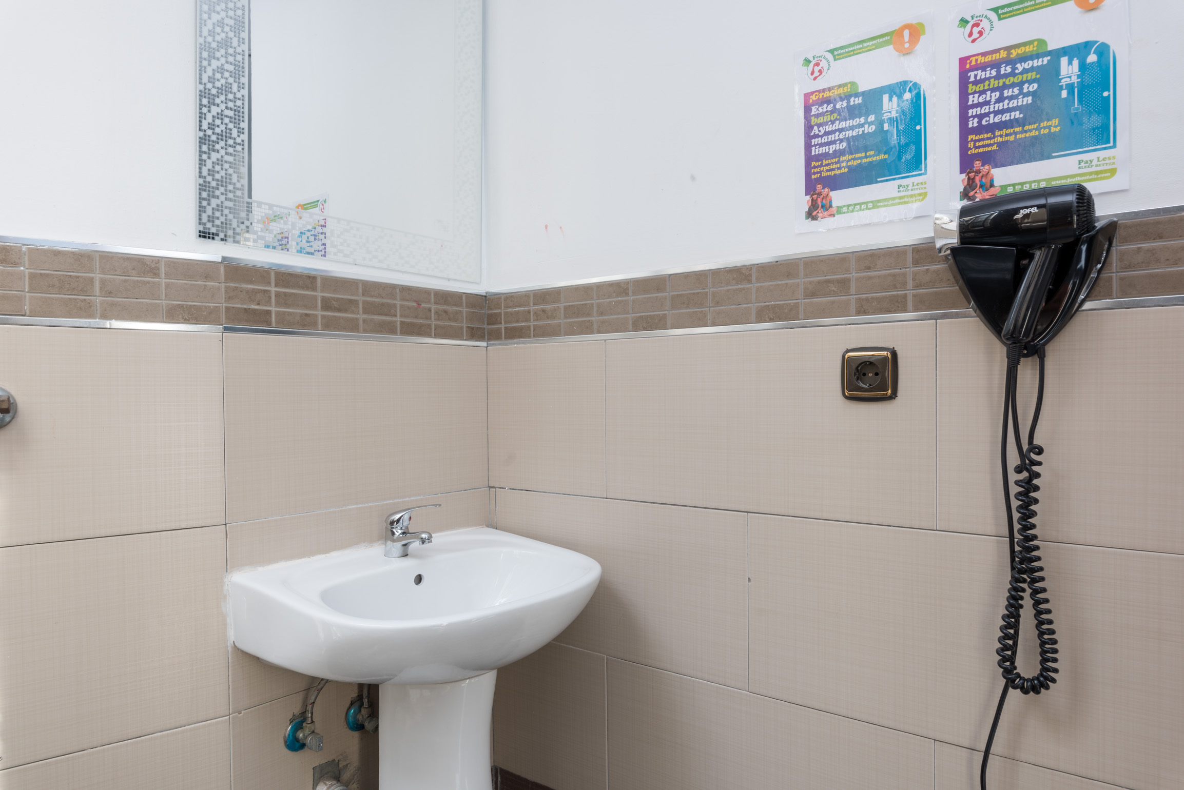 Feel Hostel City Center