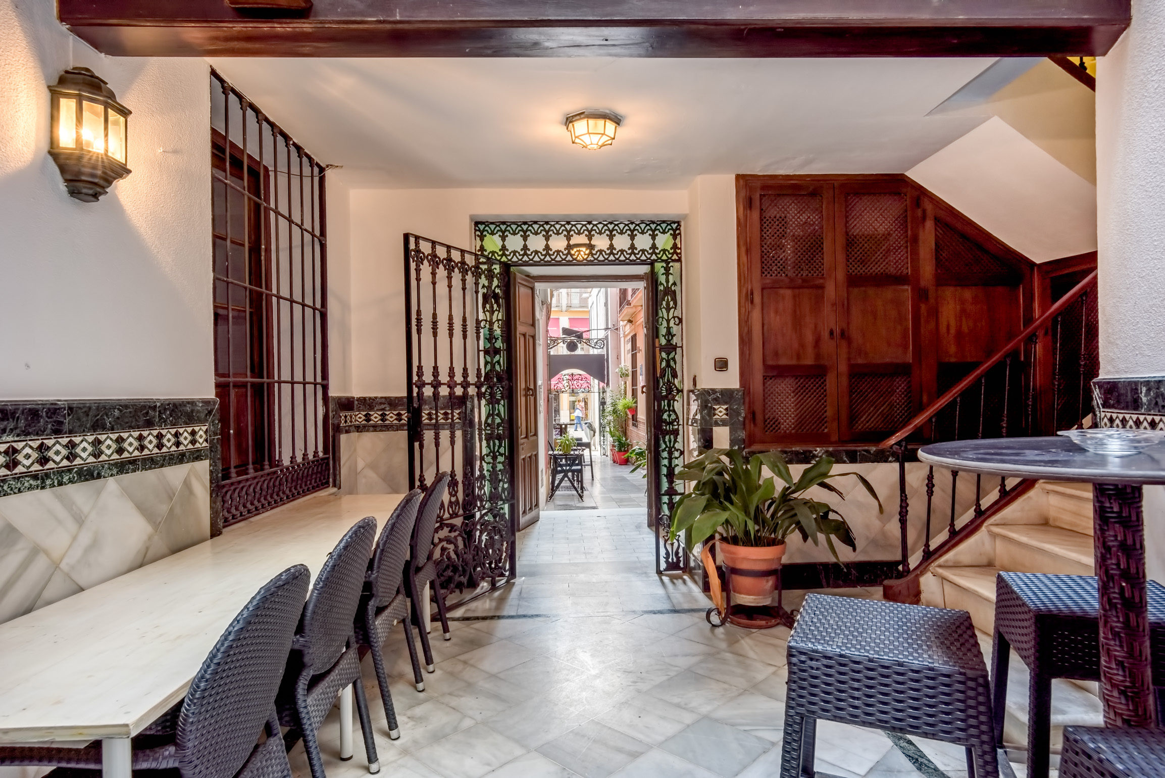 Feel Hostel City Center