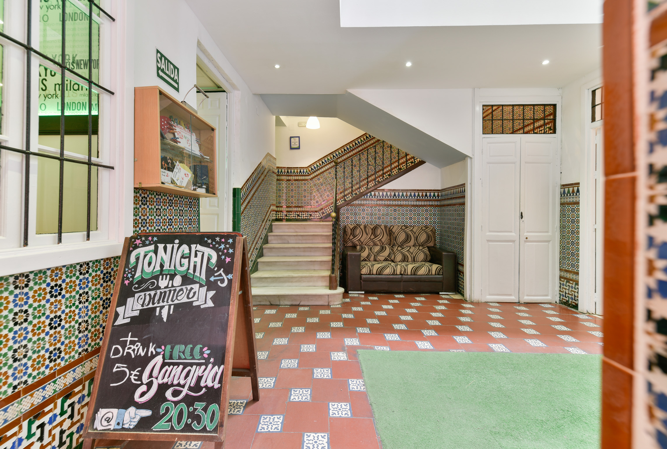 Feel Hostel City Center