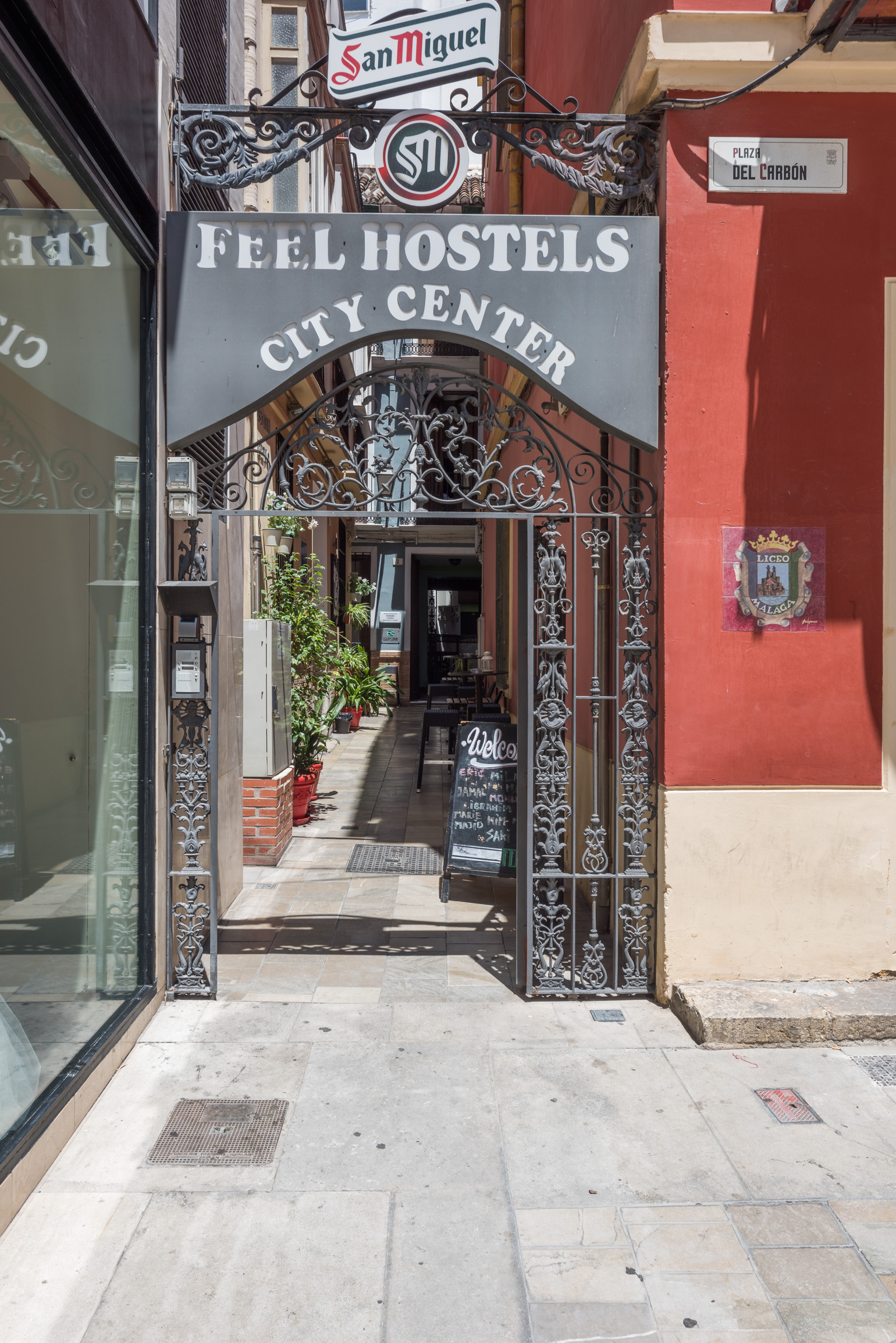 Feel Hostel City Center