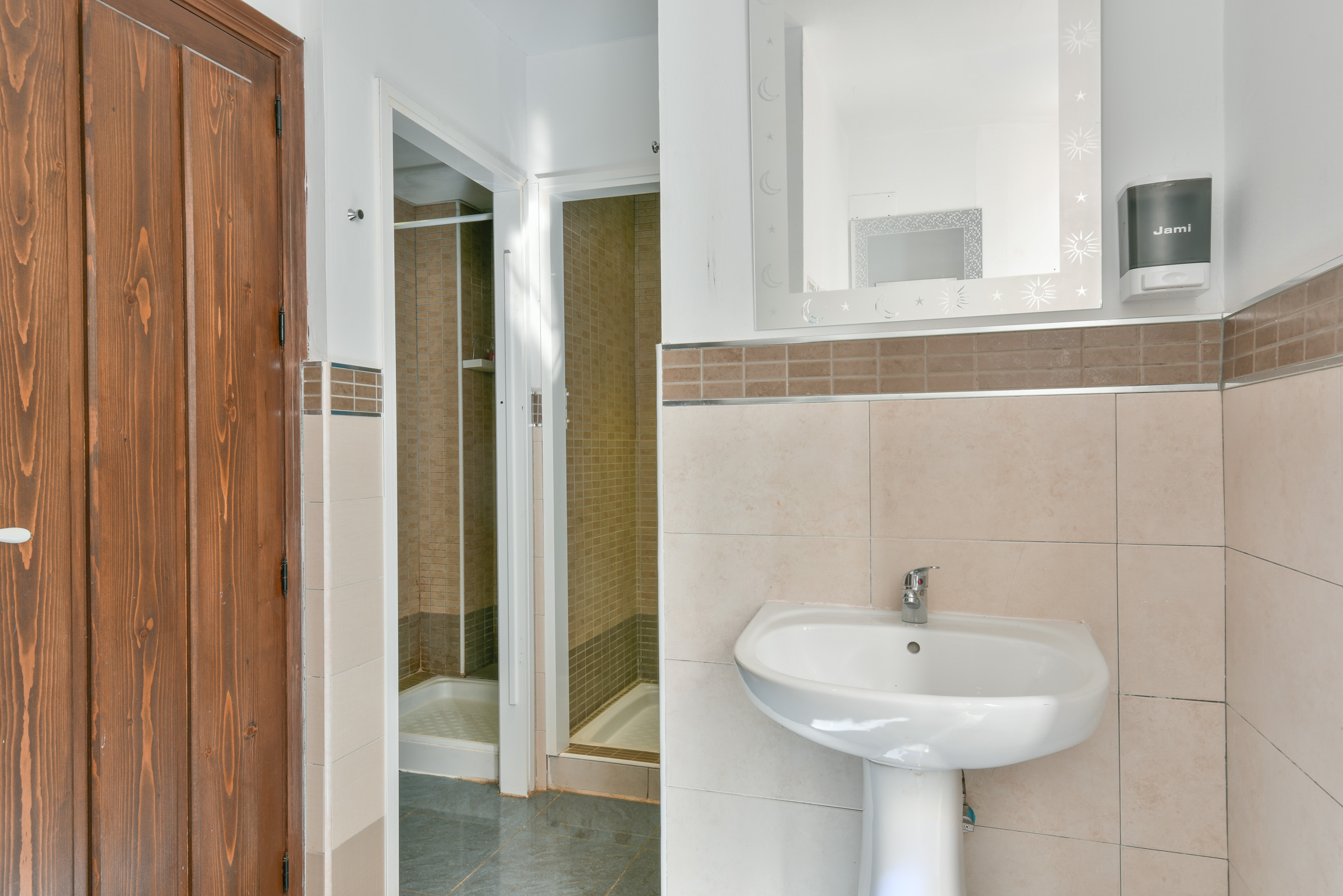 Feel Hostel City Center