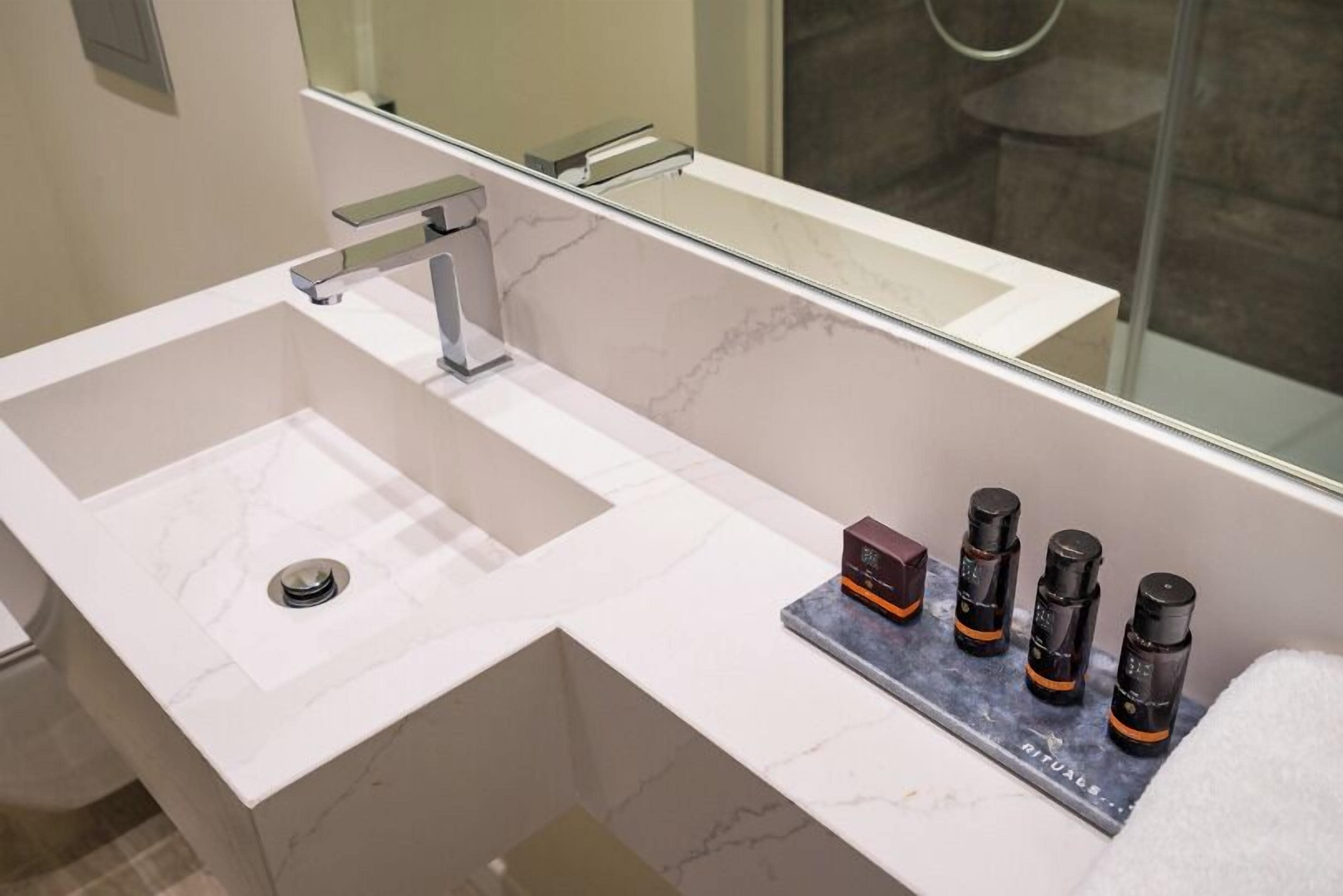 Fresh Velazquez Apartments