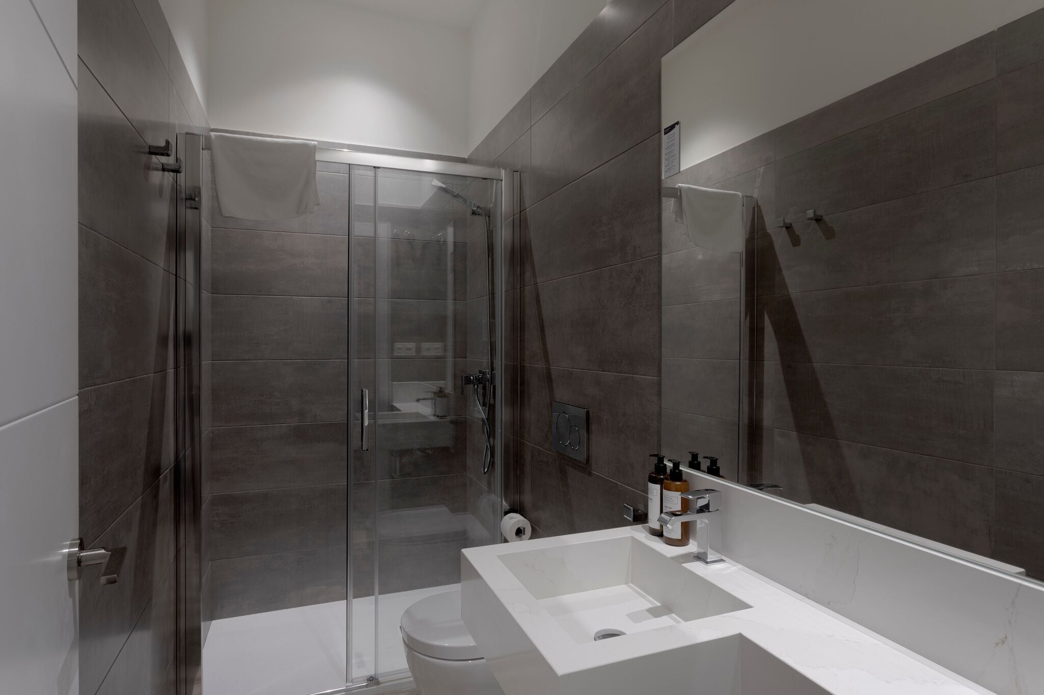 Fresh Velazquez Apartments