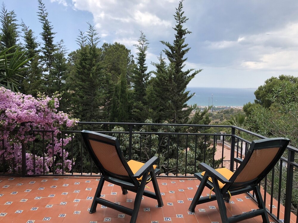 Rentcostadelsol Villa Pinares