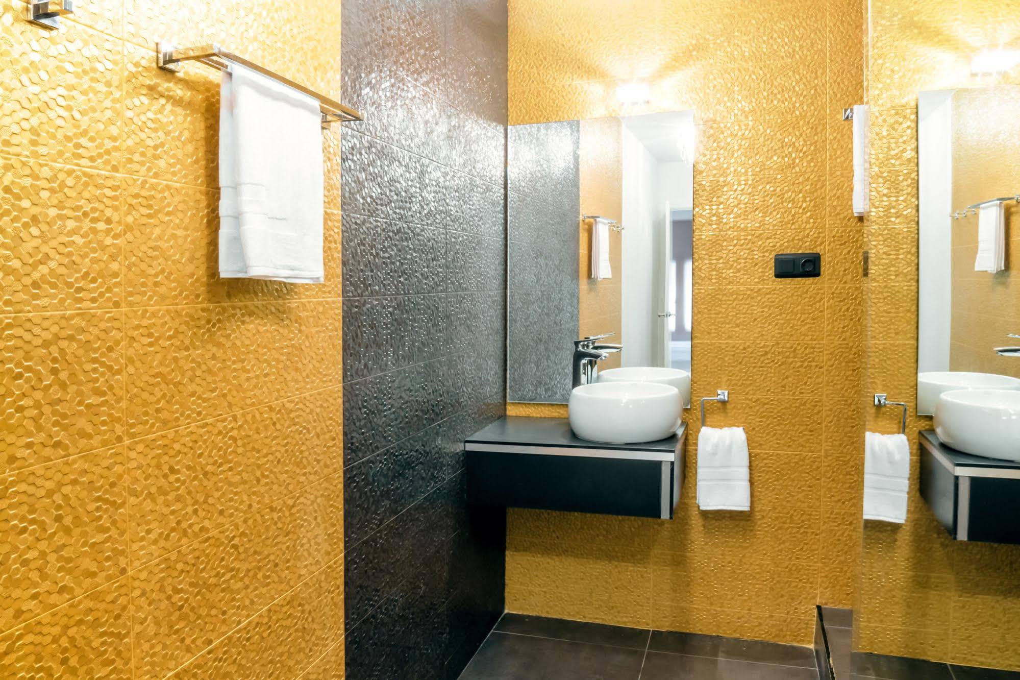 Santa Cruz Apartments