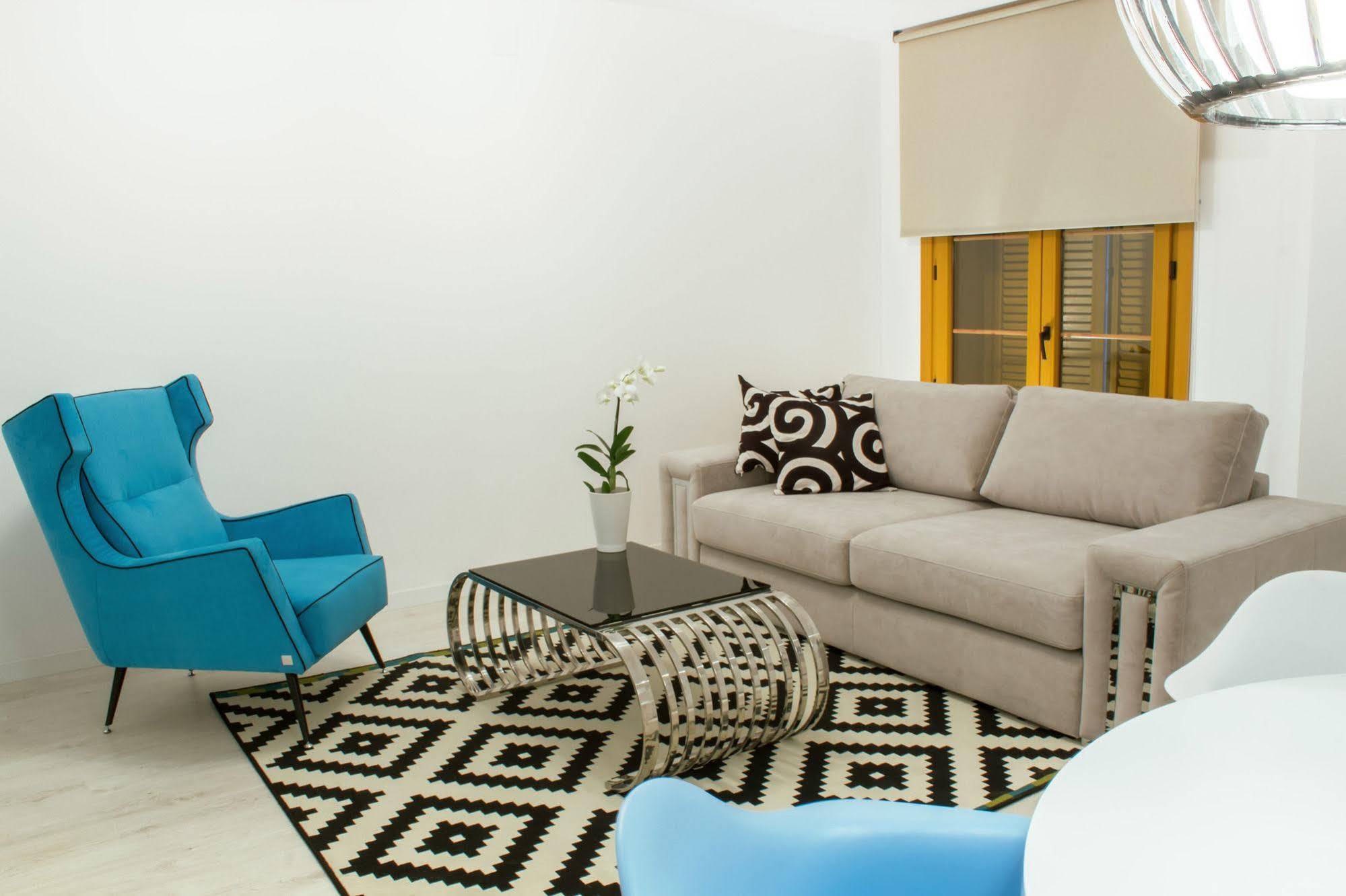 Santa Cruz Apartments