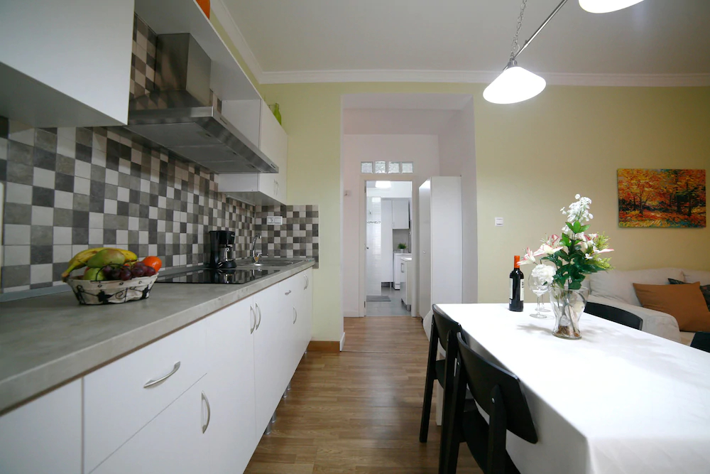 Victoria De Alba House