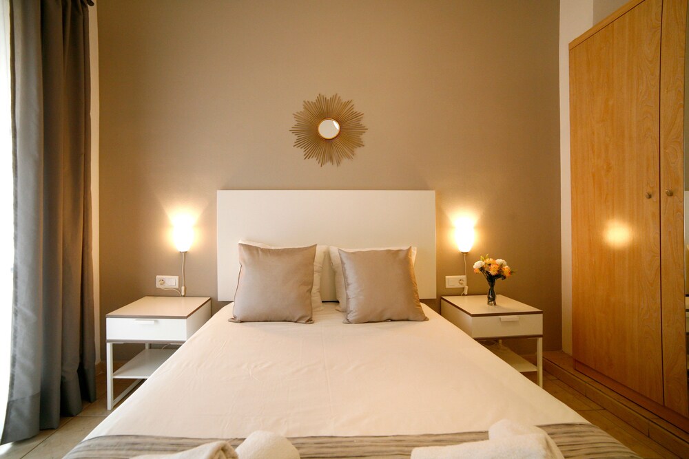 Victoria De Alba House