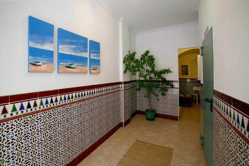 Victoria De Alba House