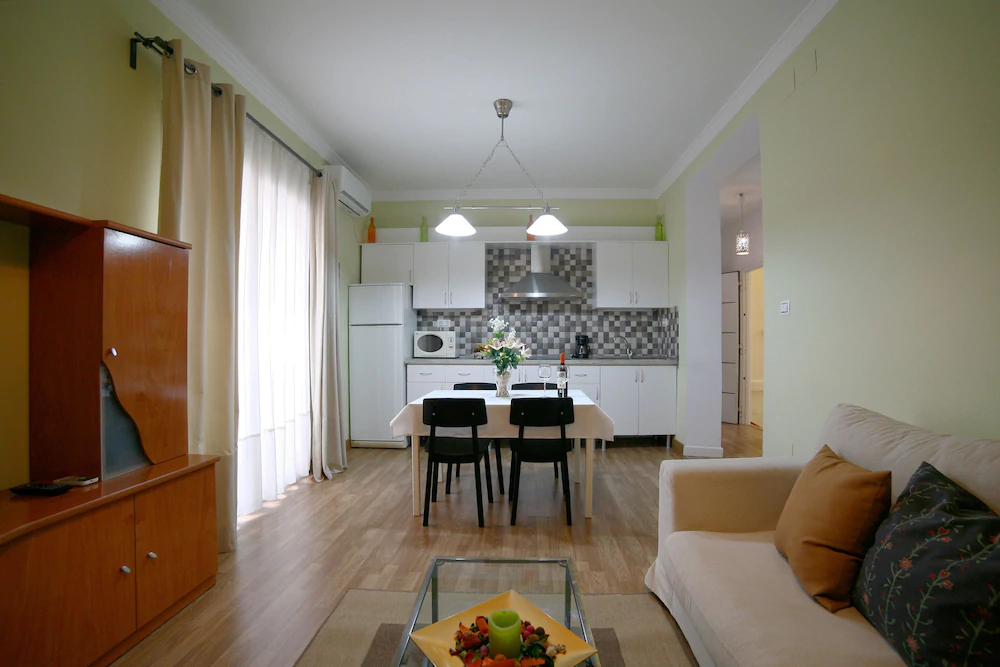 Victoria De Alba House