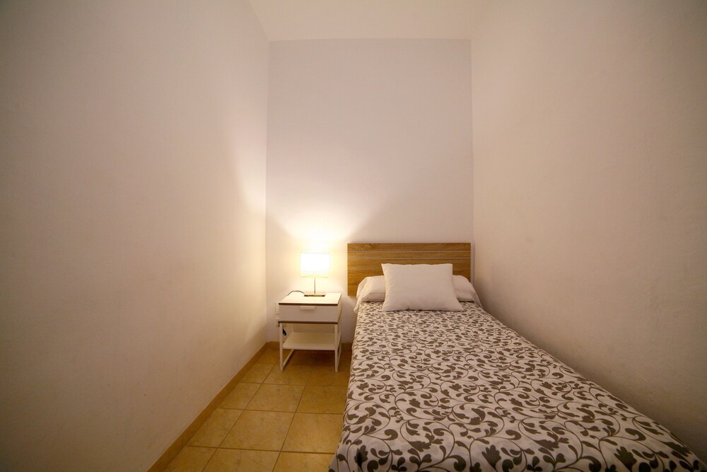 Victoria De Alba House