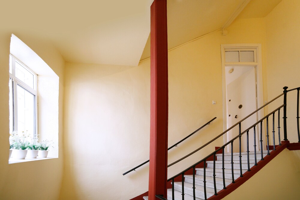 Victoria De Alba House