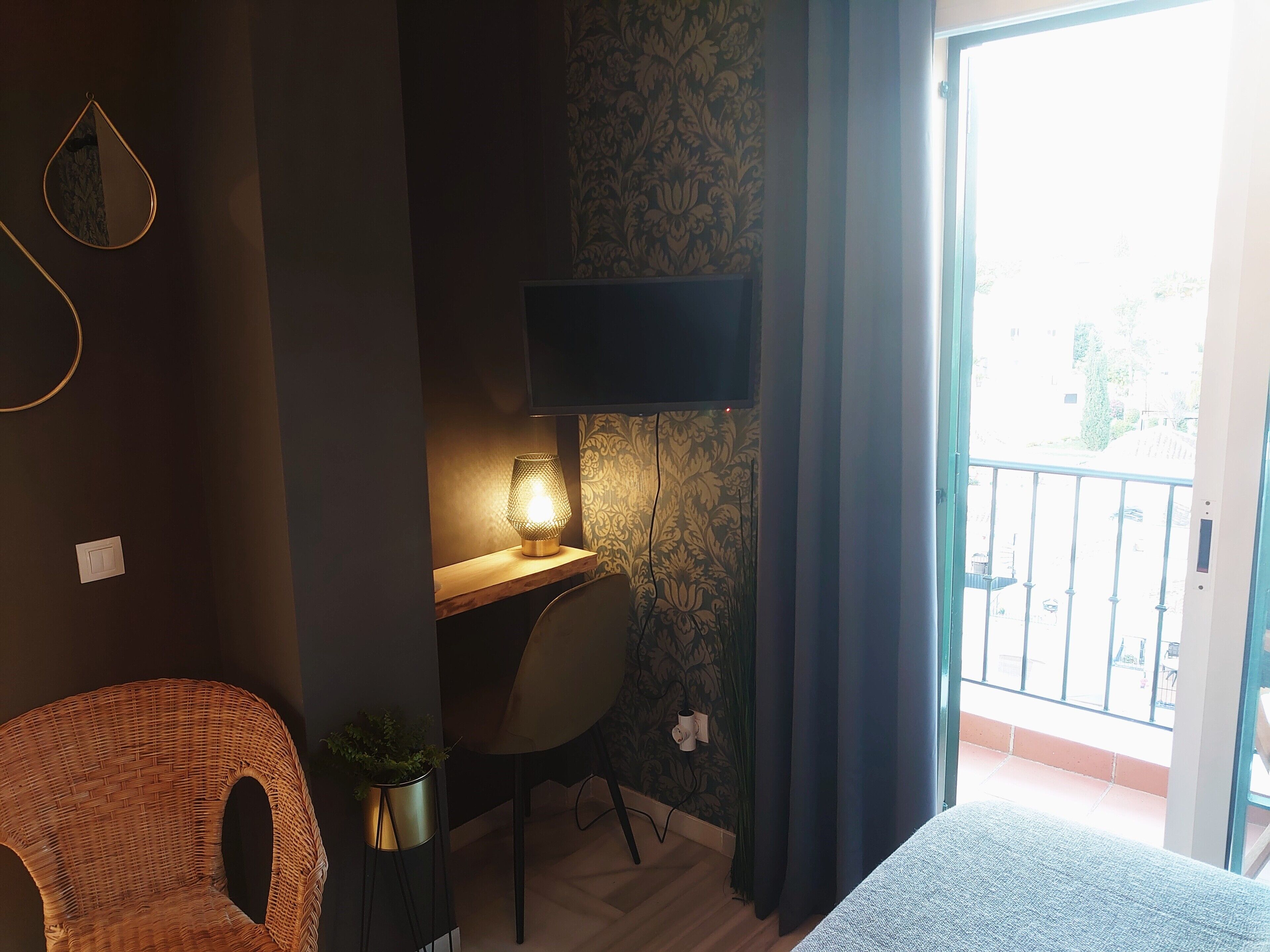 Carmen Rooms