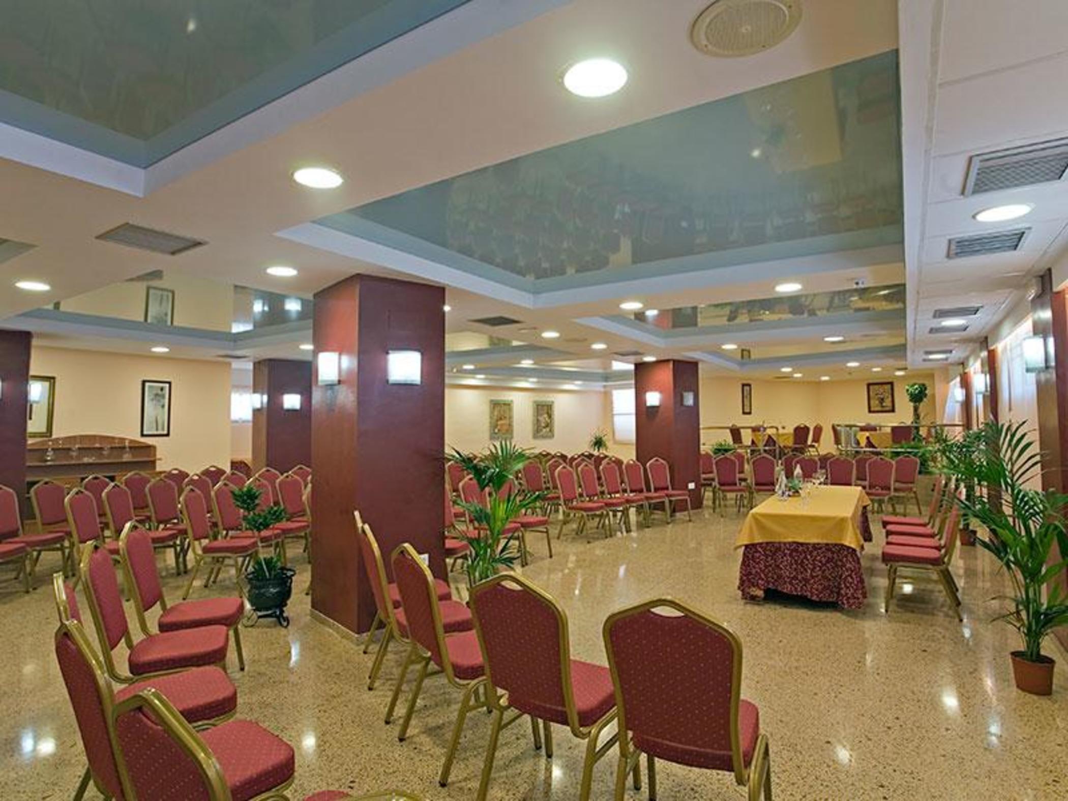 Perla Marina Hotel & Apartamentos