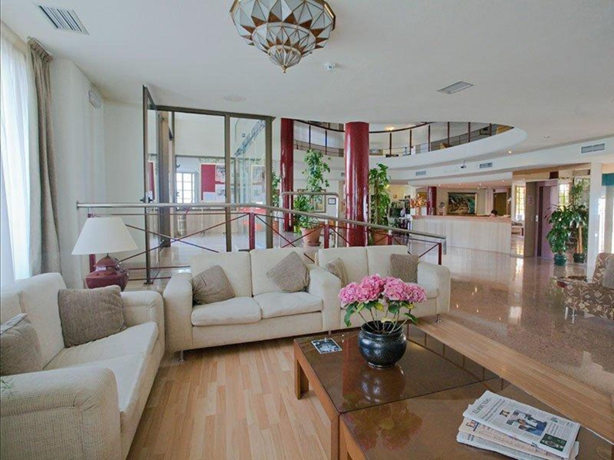 Perla Marina Hotel & Apartamentos