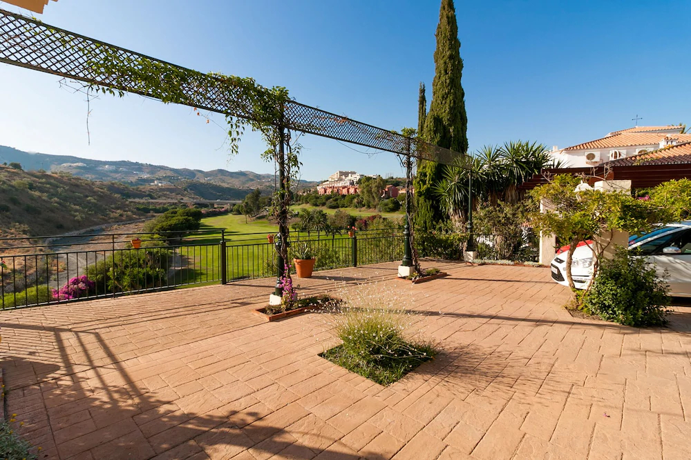 Anoreta Golf House by Canovas