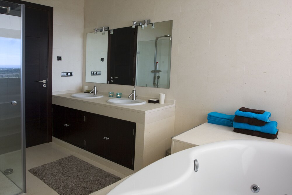 Sotogrande Almenara Modern 6 Br Villa