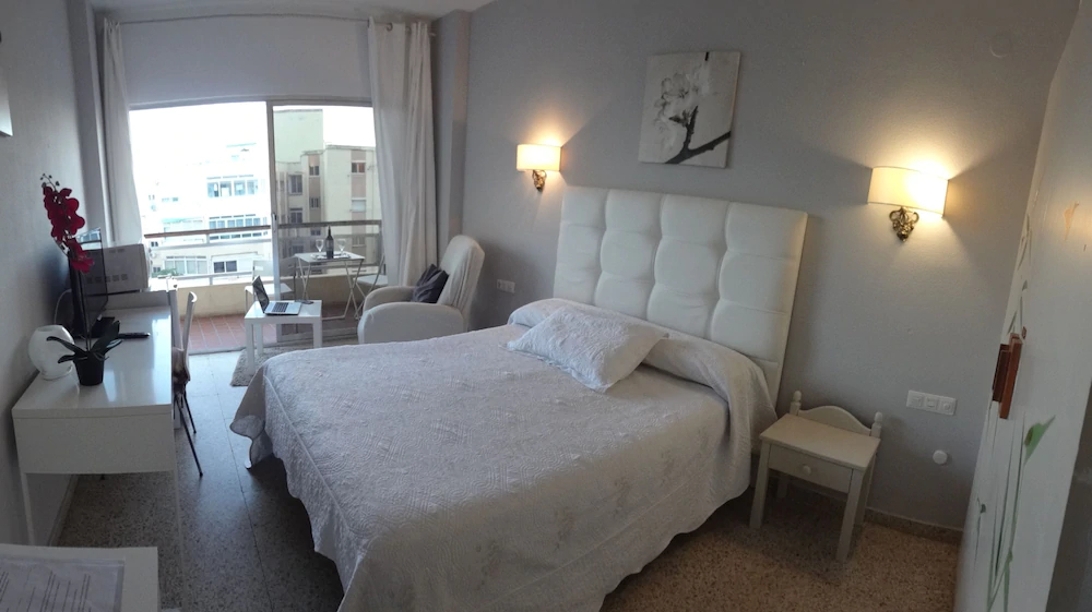 Carlos Rooms