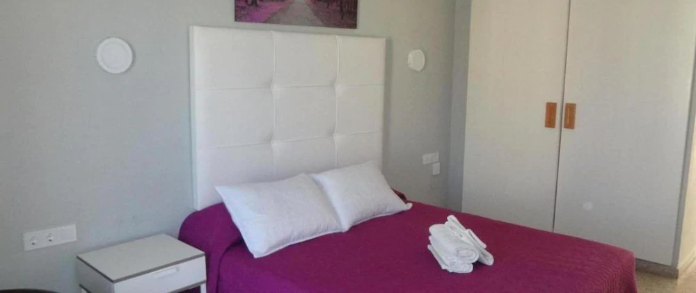 Carlos Rooms