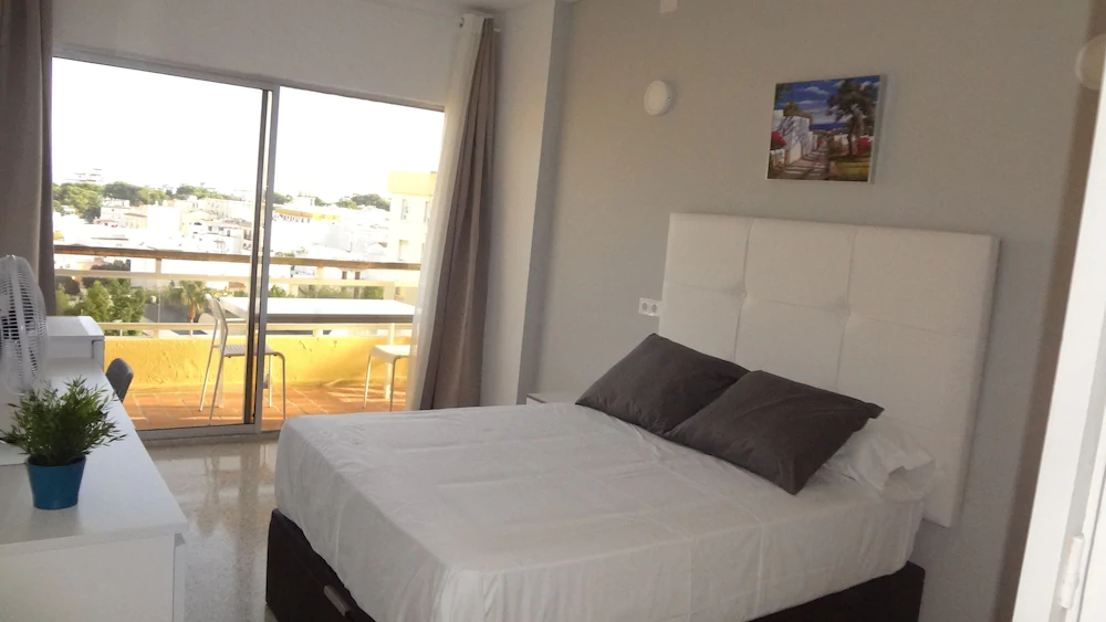 Carlos Rooms
