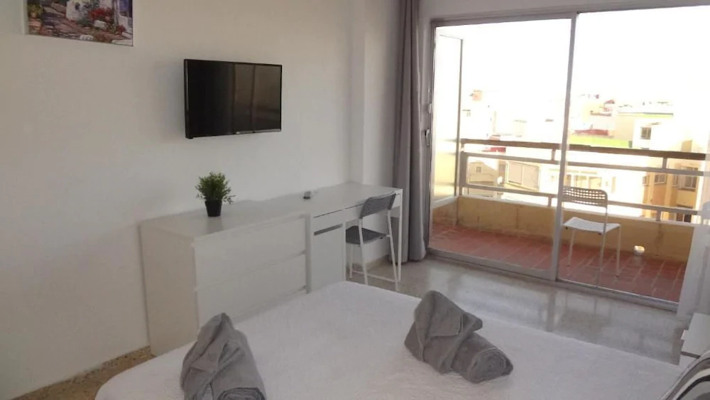 Carlos Rooms