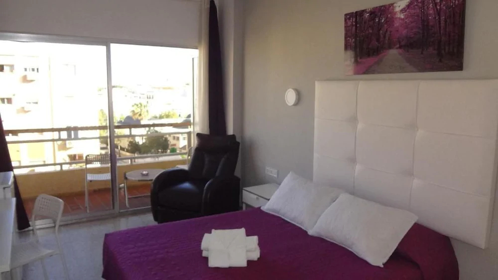 Carlos Rooms