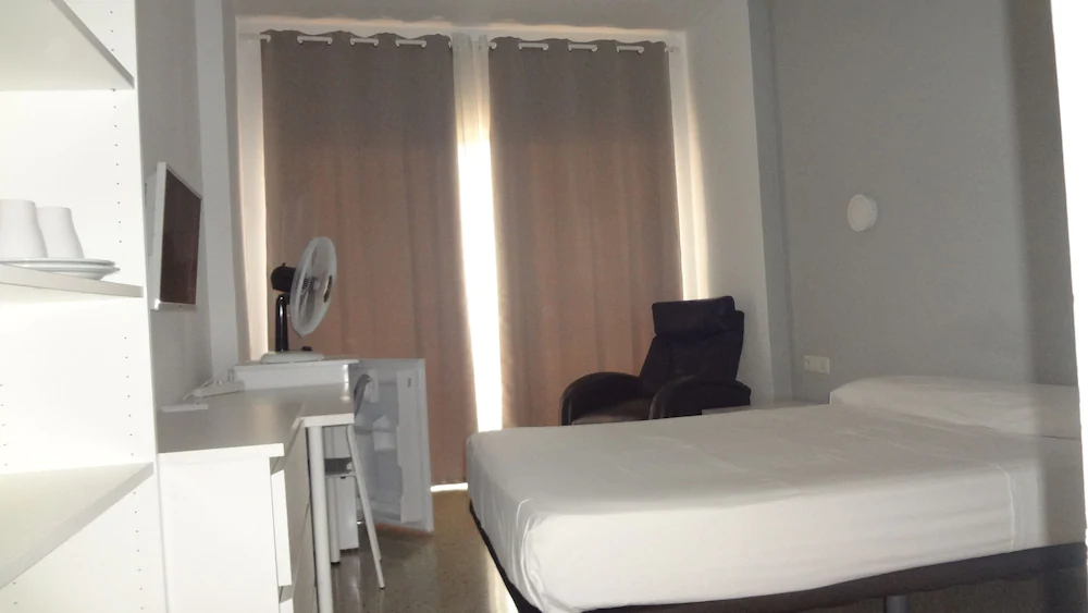 Carlos Rooms