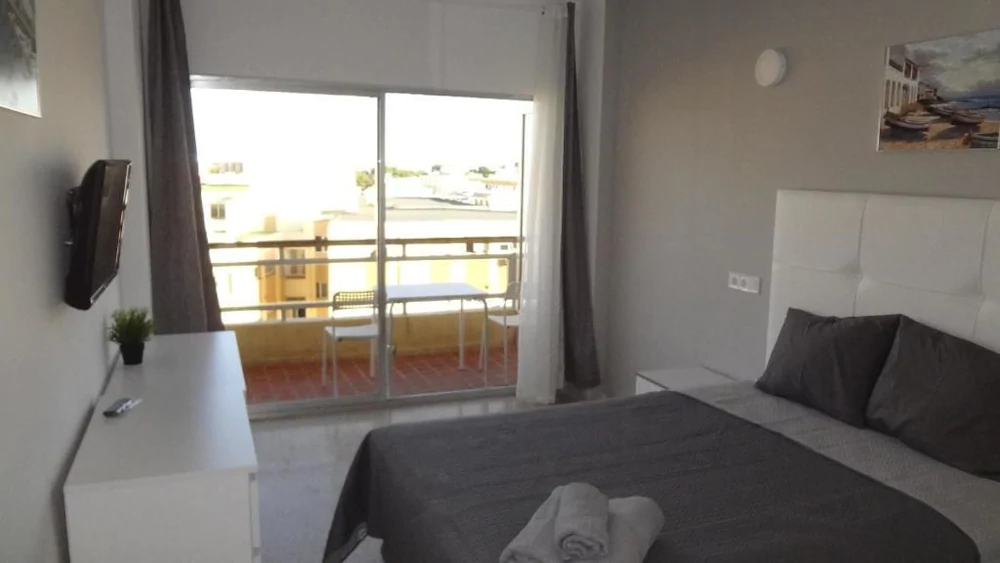 Carlos Rooms
