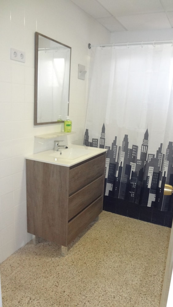 Carlos Rooms